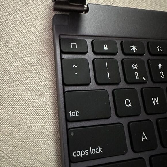 Brydge iPad Pro 12.9 Bluetooth Keyboard 3rd generation and magnetic cover - Picture 12 of 14